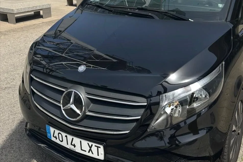 Black Mercedes-Benz Vito VIP van