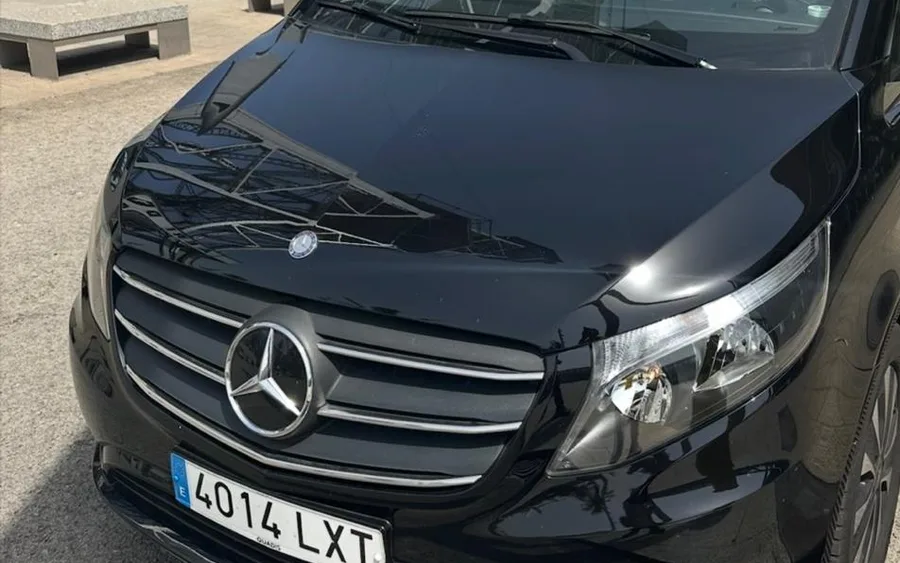 Black Mercedes-Benz Vito VIP van